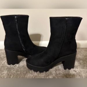 I.D. Required Boots Size 6